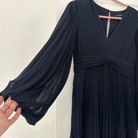 Banana Republic Dresses & Skirts - Banana Republic Navy Chiffon Pleated Midi dress - size 8
